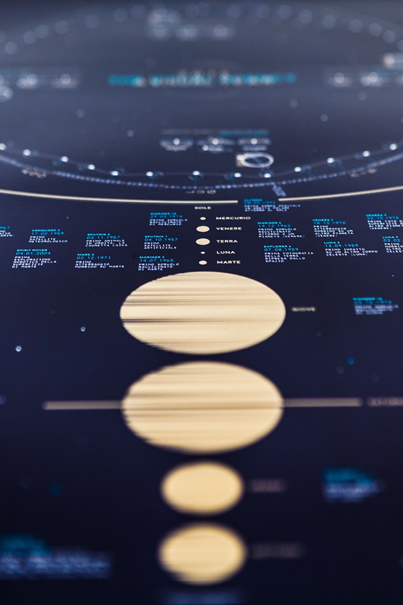 Il calendario del 2016 fatto da The Visual Agency per celebrare l'esplorazione spaziale Il calendario del 2016 fatto da The Visual Agency per celebrare l'esplorazione spaziale